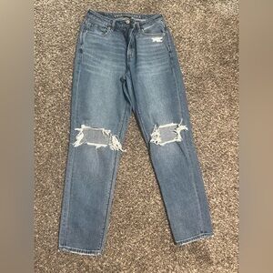 American Eagle strigid ripped mom jean